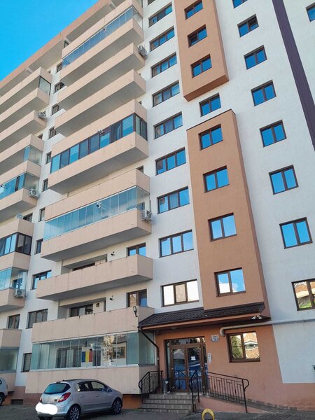 Inchiriez parcare exterioara.